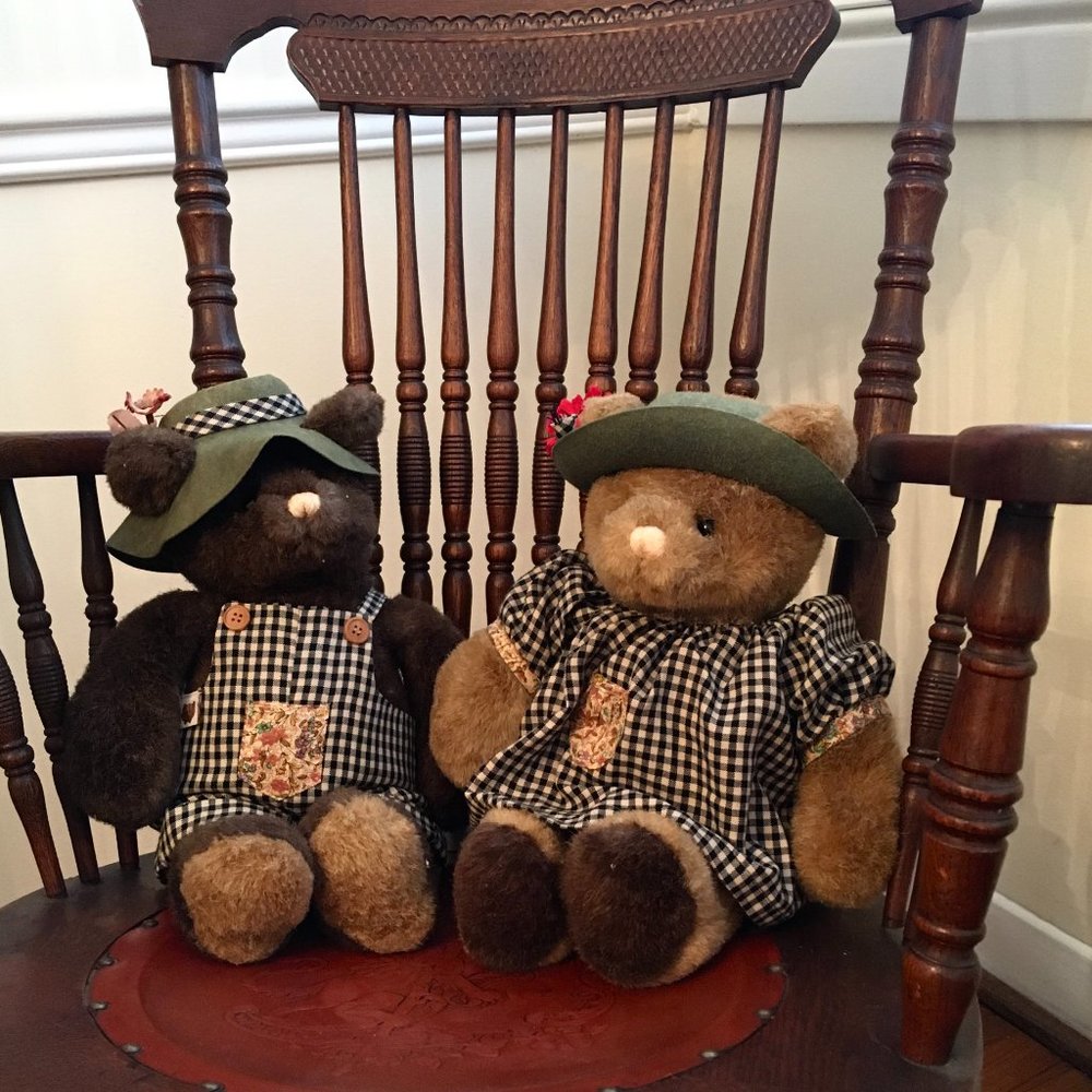 2 vintage Gund bears, Mr & Ms